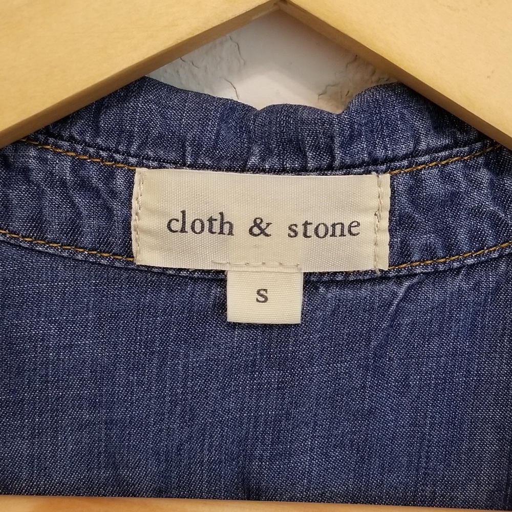 Anthro Cloth & Stone Chambray Button Down Shirt - Picture 5 of 8